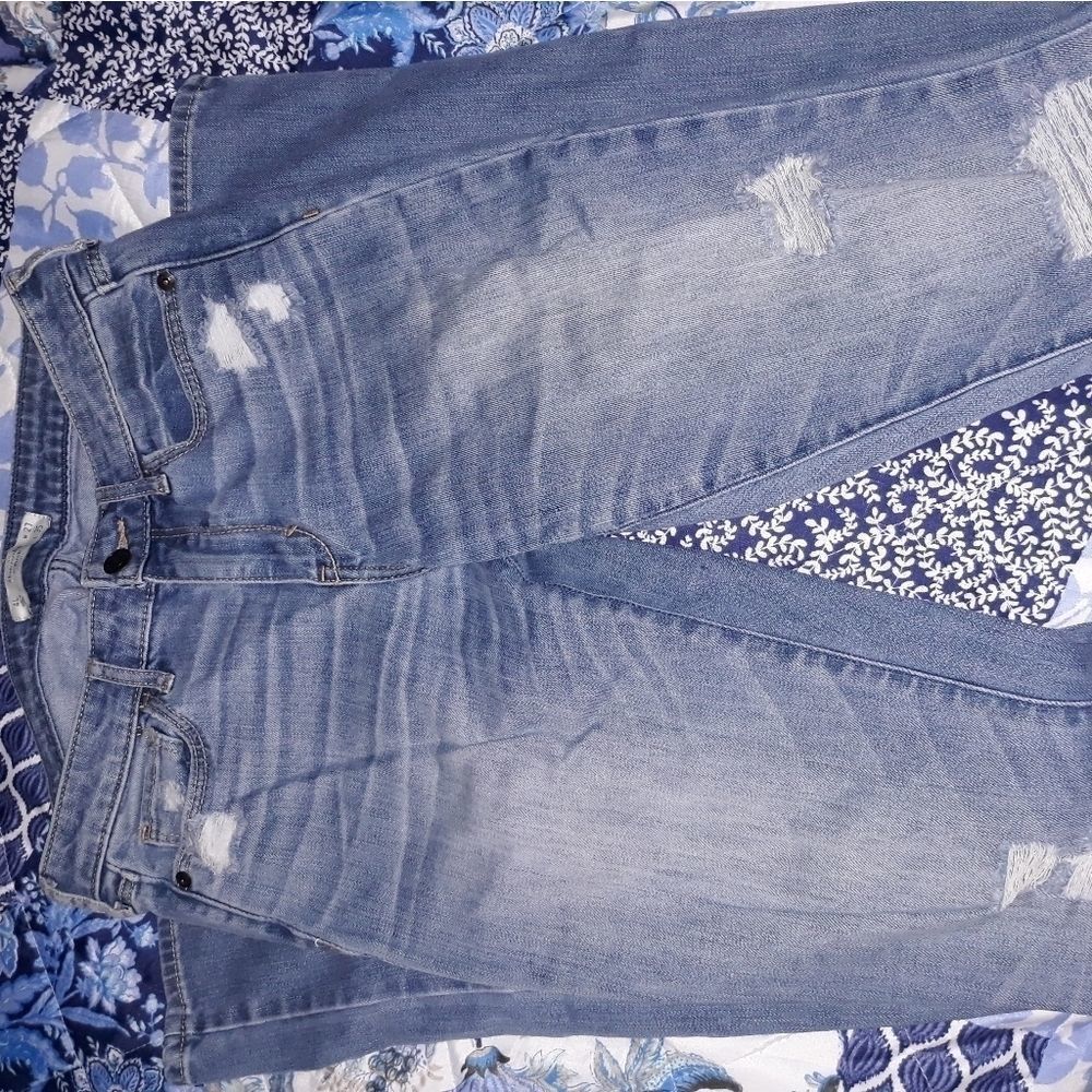 Distressed blue Jean's - Picture 7 of 7